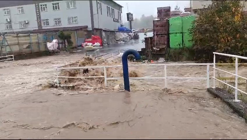 Zonguldak afeti yaşıyor... Okullar tatil edildi! Kuru yük gemisi kayıp!