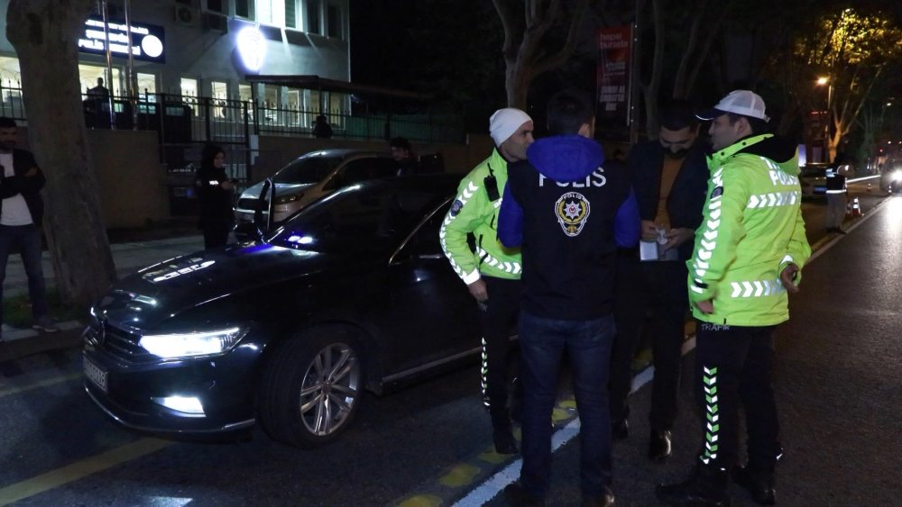 Çakarlı otomobil denetime takıldı