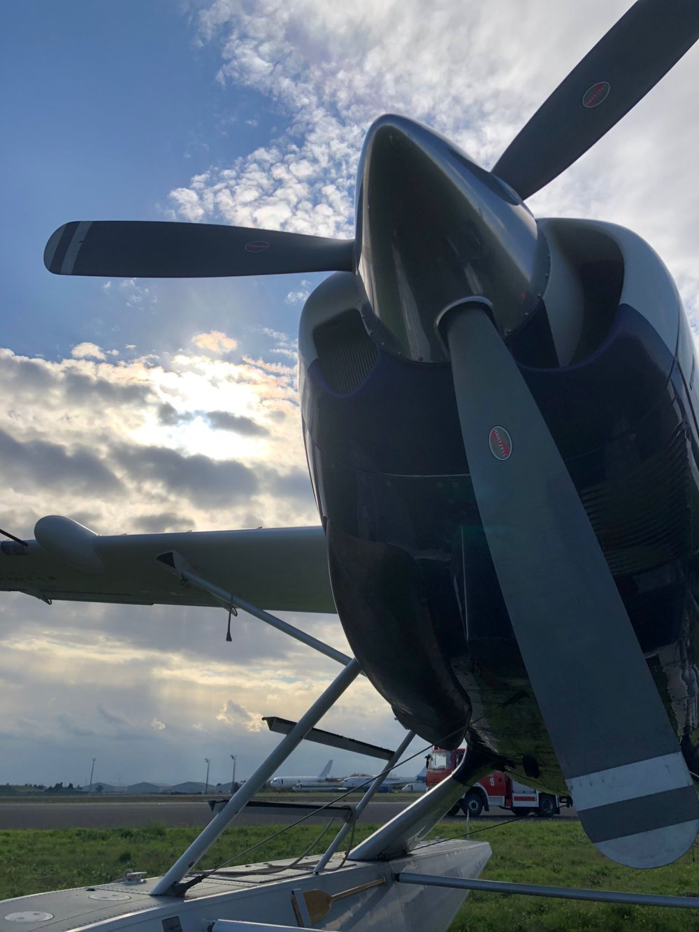 Havalimanında panik! Uçak pistten çıktı