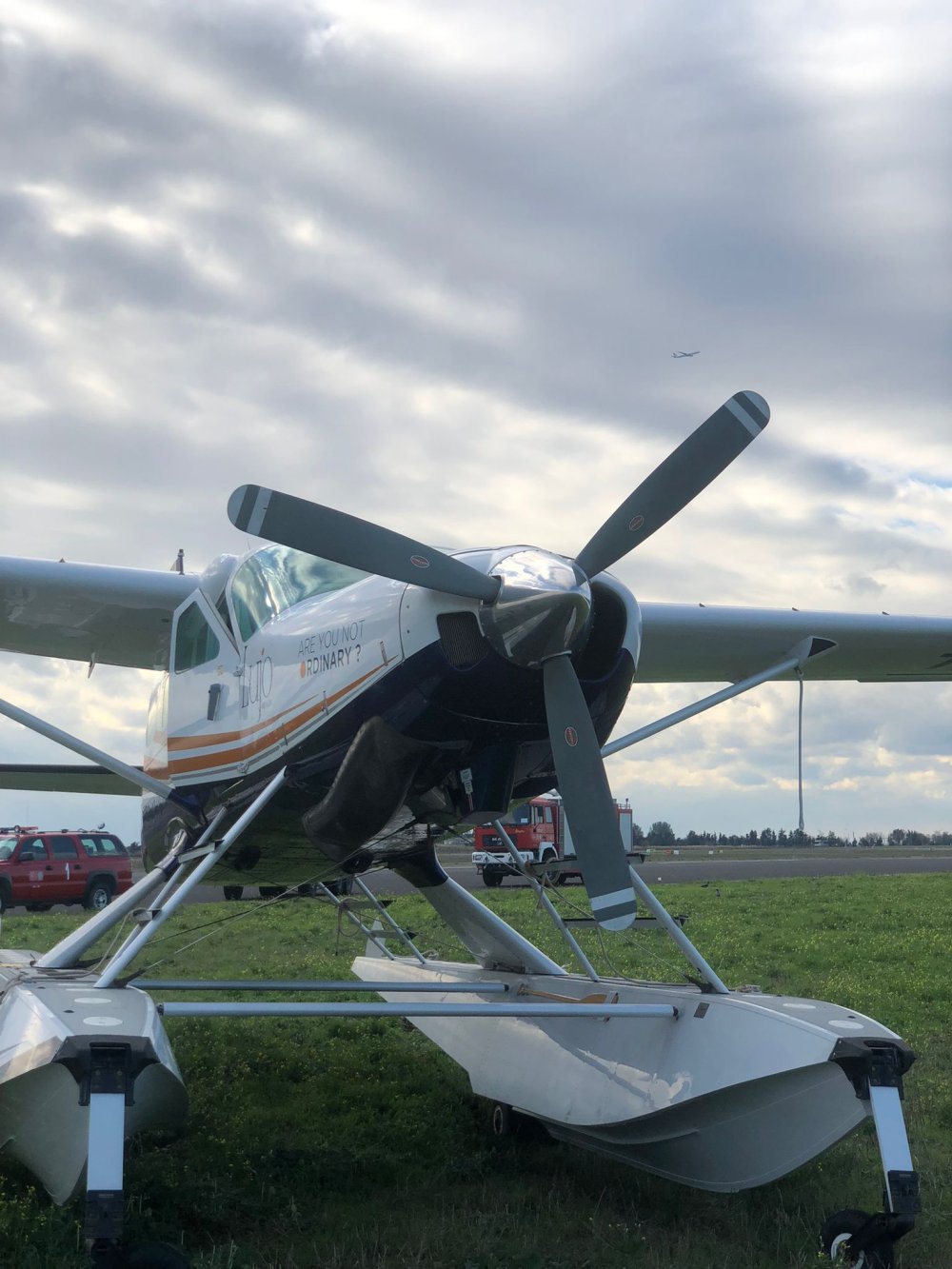 Havalimanında panik! Uçak pistten çıktı