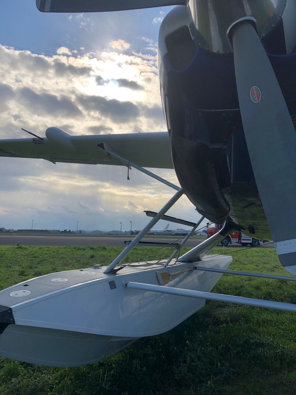 Havalimanında panik! Uçak pistten çıktı