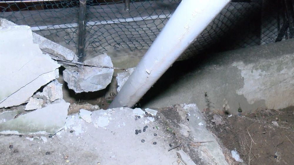 İnşaatın temelinde toprak kaydı, yanındaki bina boşaltıldı