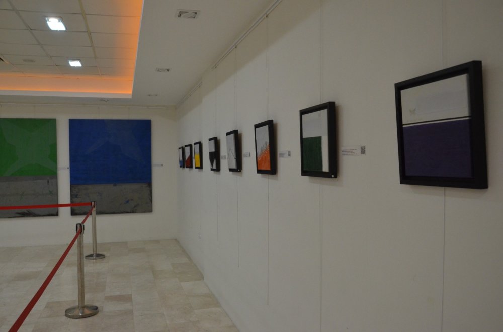 Görme engelliler, bu sergide renkleri dokunarak anlıyor