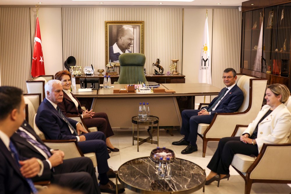 Özgür Özel, Meral Akşener ile bir araya geldi