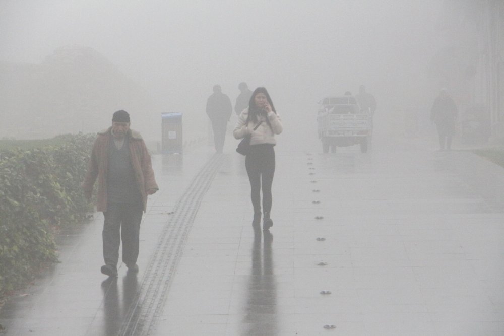 Sis etkili oldu, görüş mesafesi 30 metreye düştü