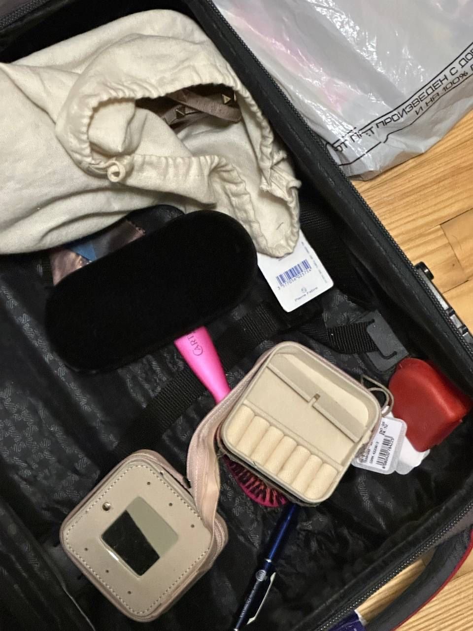 Ünlü top model kayıp mücevherlerinin peşinde