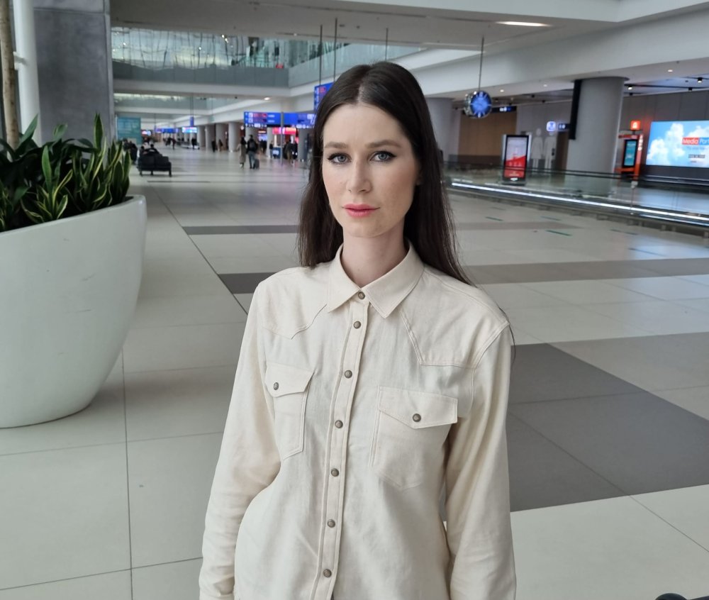 Ünlü top model kayıp mücevherlerinin peşinde