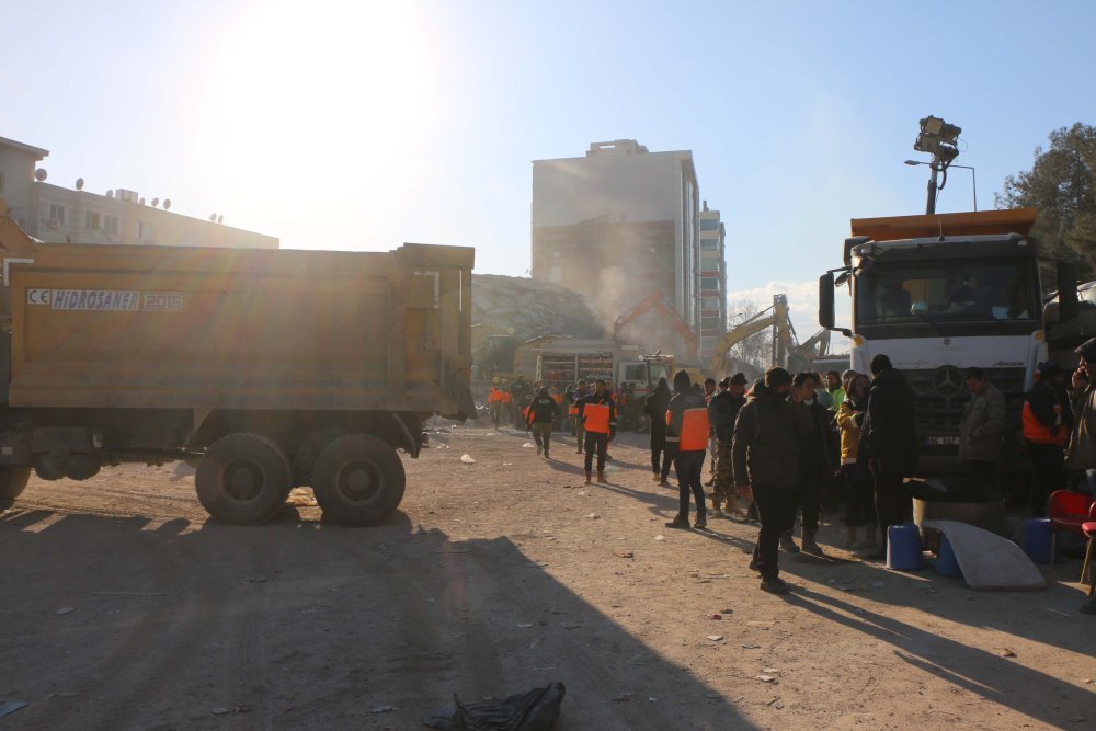 Depremde 72 kişinin hayatını kaybettiği İsias Otel'de deniz kumu kullanılmış