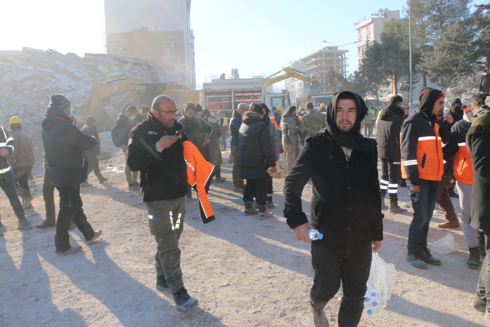 Depremde 72 kişinin hayatını kaybettiği İsias Otel'de deniz kumu kullanılmış
