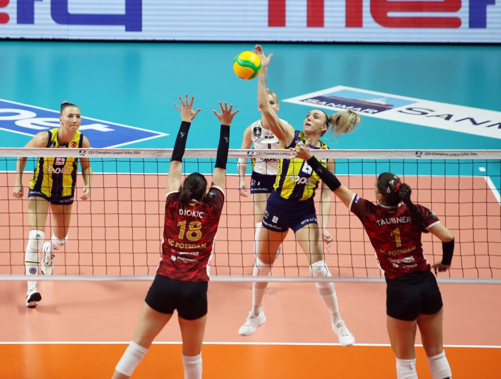 Fenerbahçe Opet Avrupa'da kayıpsız devam ediyor