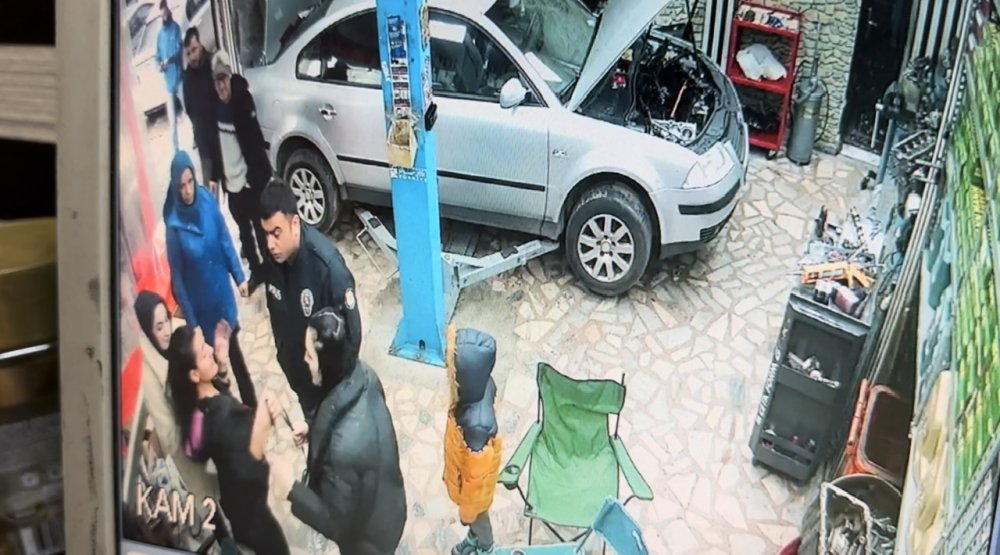 İETT otobüsünde biber gazı sıktı, ortalık karıştı