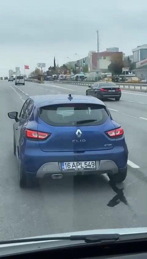Ambulansa yol vermeyen magandaya ceza yağdı
