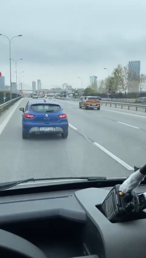 Ambulansa yol vermeyen magandaya ceza yağdı