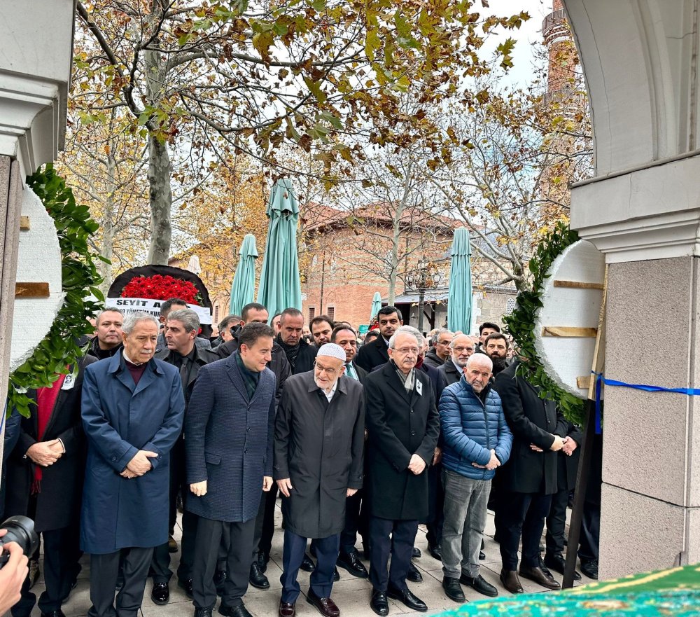 Ali Babacan'ın annesi, son yolculuğuna uğurlandı