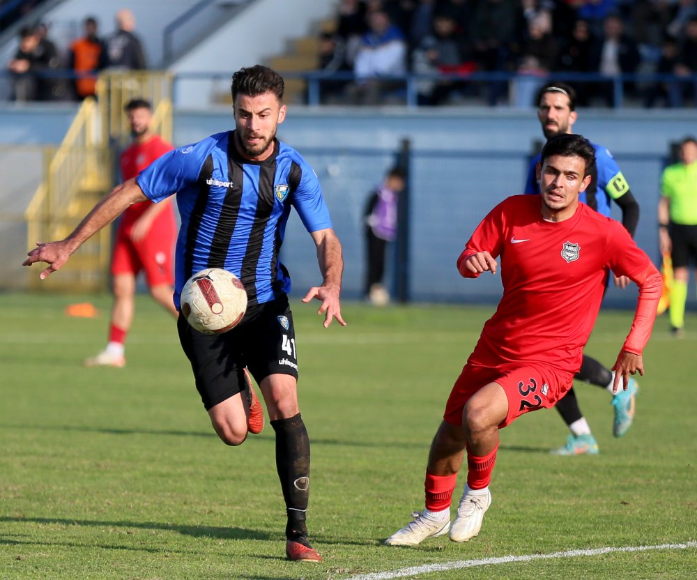 Karacabey Belediyespor farklı kazandı