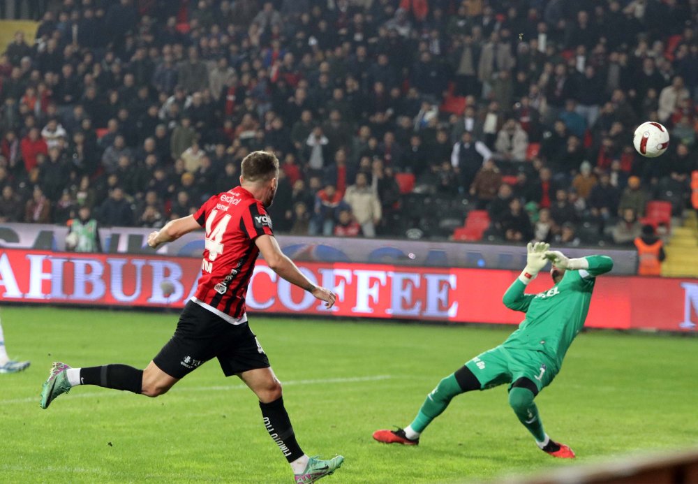 Trabzonspor 3 puanı 3 golle aldı