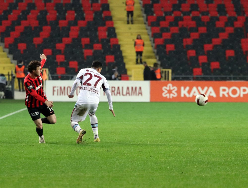 Trabzonspor 3 puanı 3 golle aldı