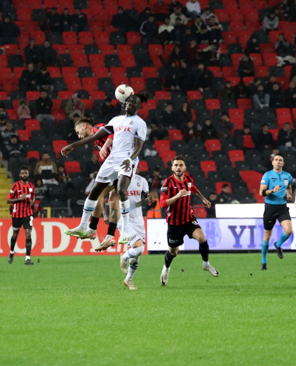 Trabzonspor 3 puanı 3 golle aldı
