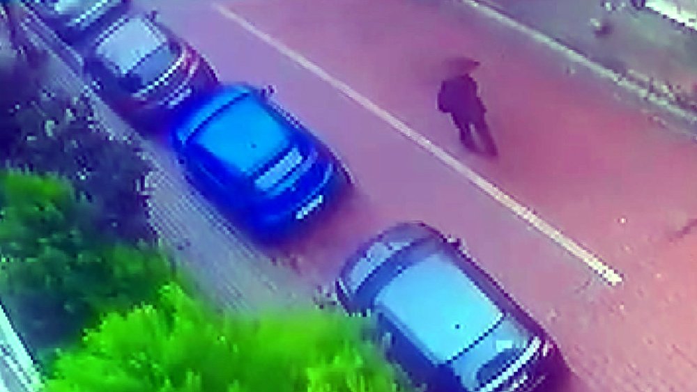 Geri giden kamyonetin altında kalan yaşlı adam öldü