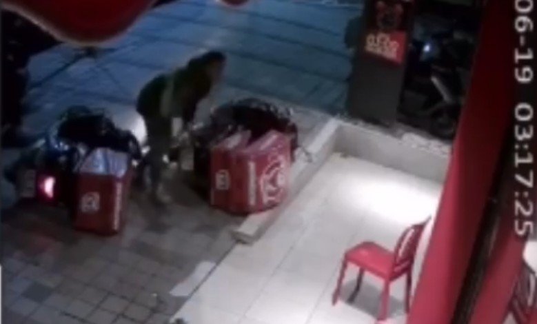 Sultangazi'de görünmez kazalar: Açık sandığı kapının camına çarptı