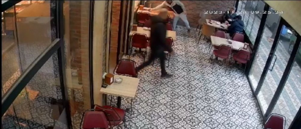 Sultangazi'de görünmez kazalar: Açık sandığı kapının camına çarptı