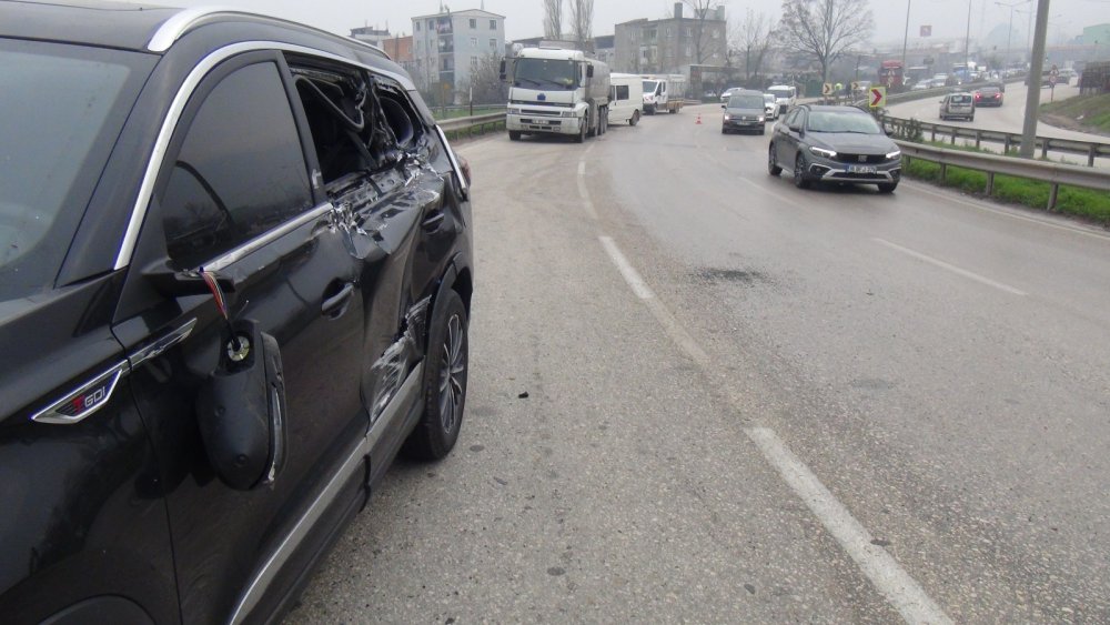 Tankerden yağ sızdı, 7 araç birbirine girdi