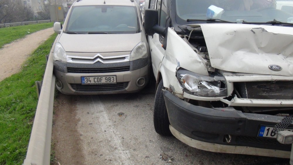 Tankerden yağ sızdı, 7 araç birbirine girdi