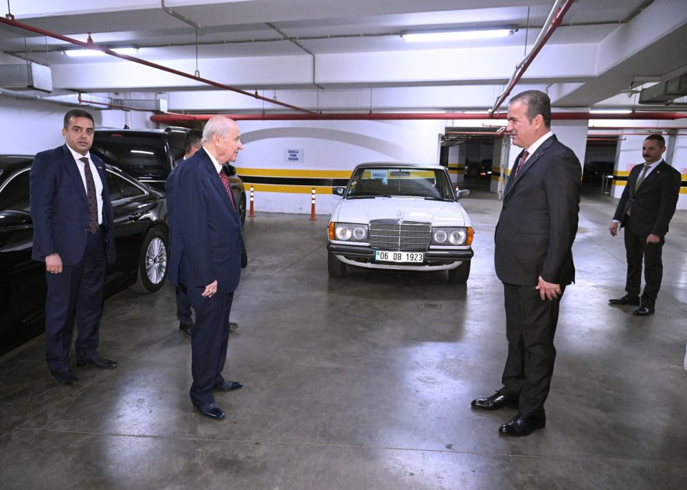 Bahçeli'den vekile klasik otomobil hediyesi