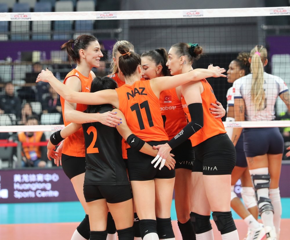 Eczacıbaşı, Kulüpler Dünya Şampiyonası'na galibiyetle başladı