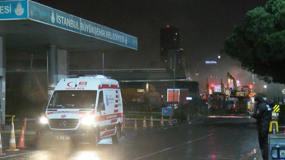 İBB' deposunda yangın