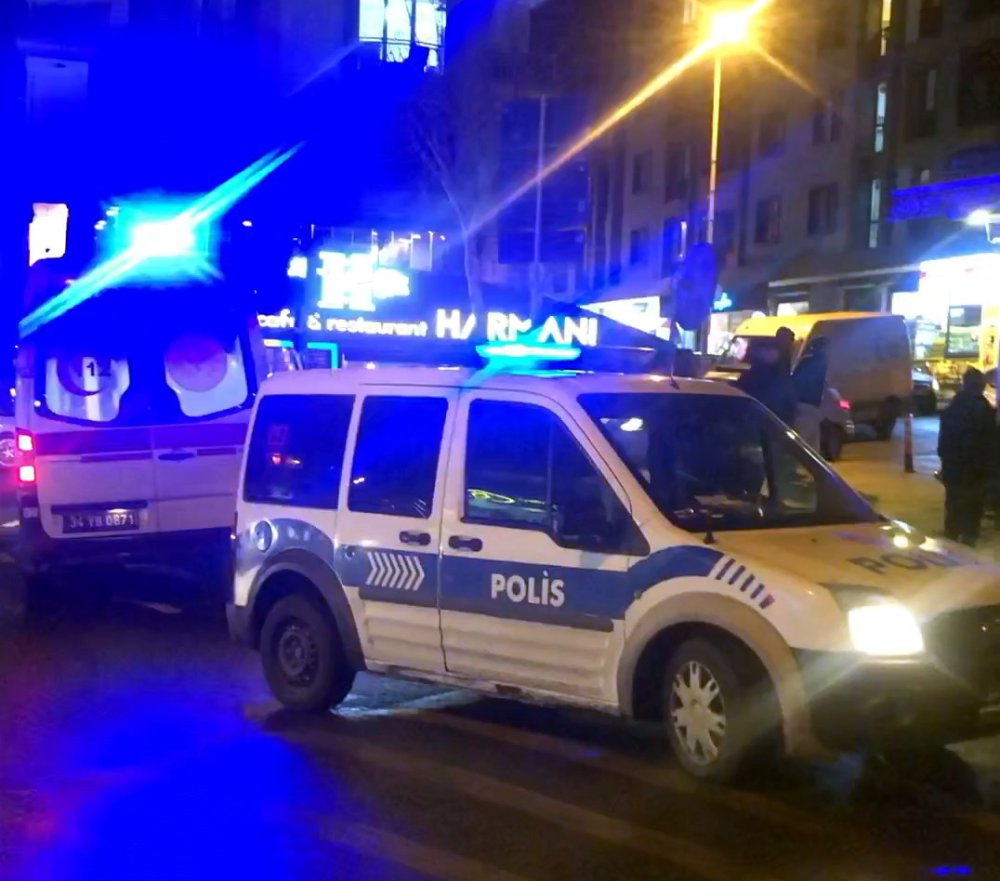 Motosikletli ile taksi çarpıştı, ortalık karıştı!