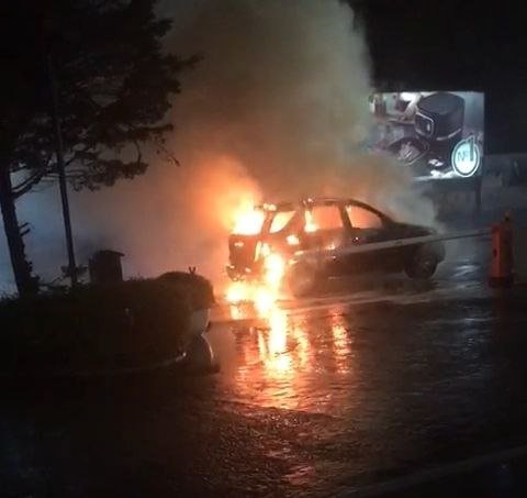 Park halindeki cip alev alev yandı