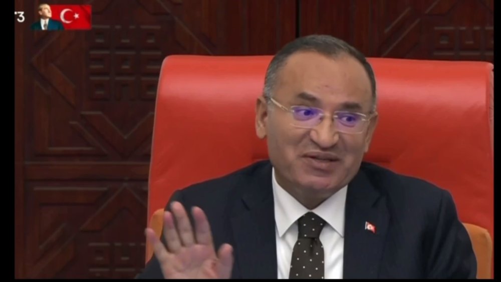 TBMM'de Bakan Koca ile Bozdağ'ın güldüren diyaloğu