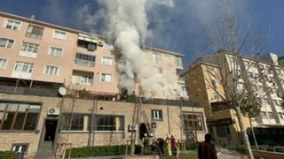 4 katlı binada korkutan yangın!