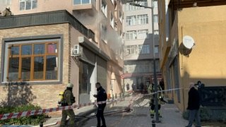 4 katlı binada korkutan yangın!