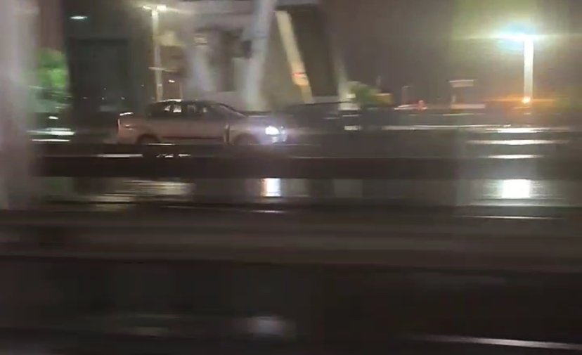 Büyükçekmece'de ters yönde giden araç kameraya yakalandı