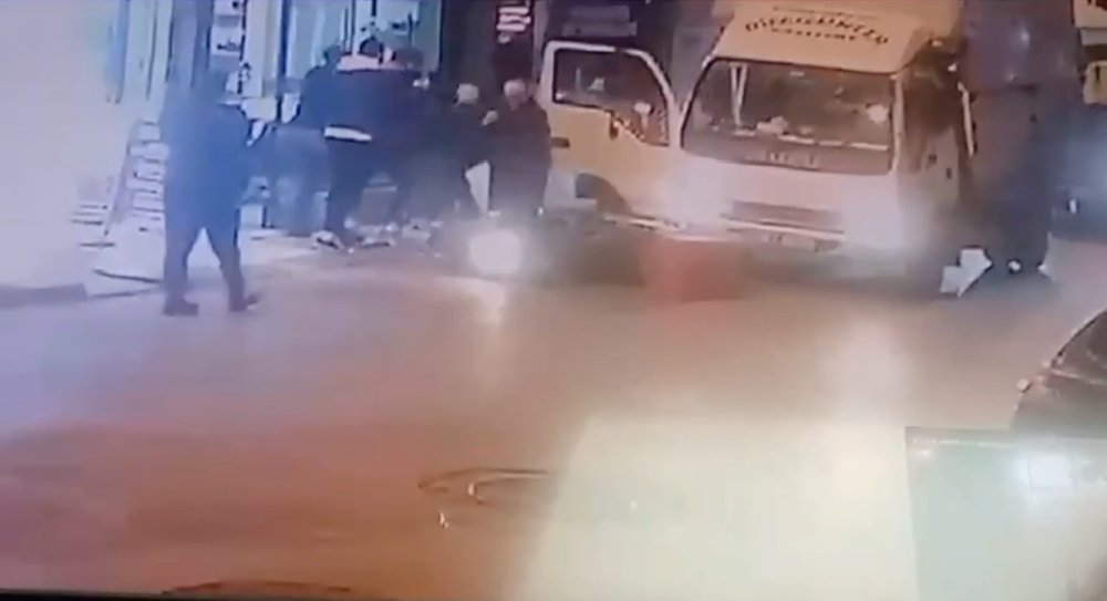 Motokuryeyi 2 kişi darp etti!