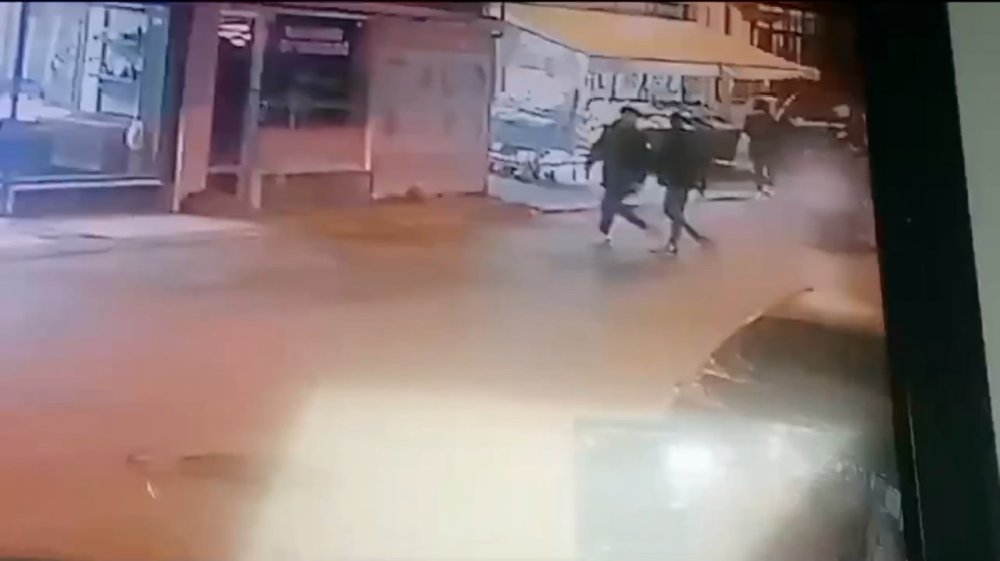 Motokuryeyi 2 kişi darp etti!