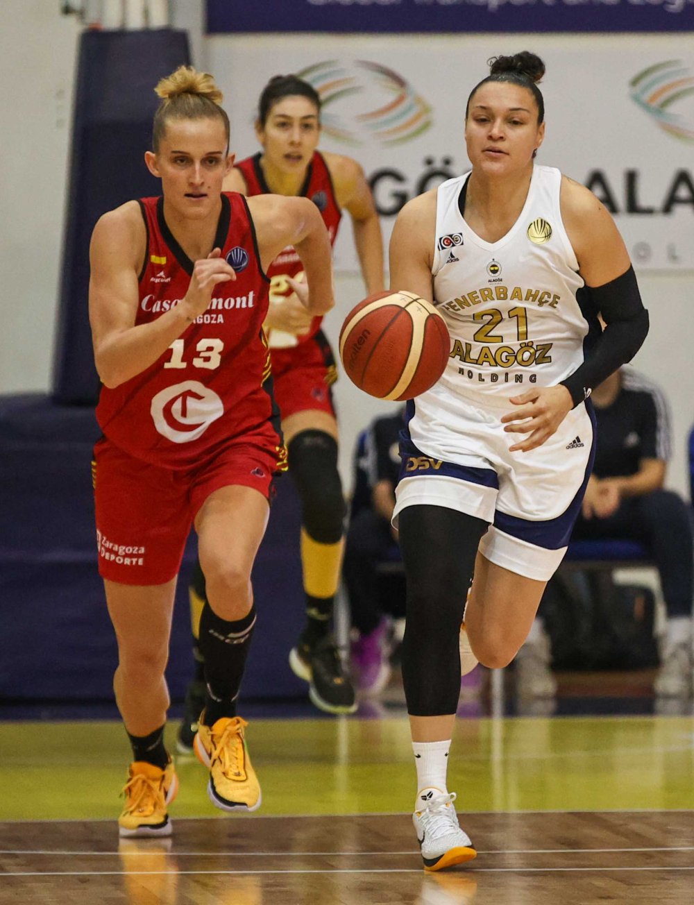 Fenerbahçe Alagöz zirveyi bırakmıyor