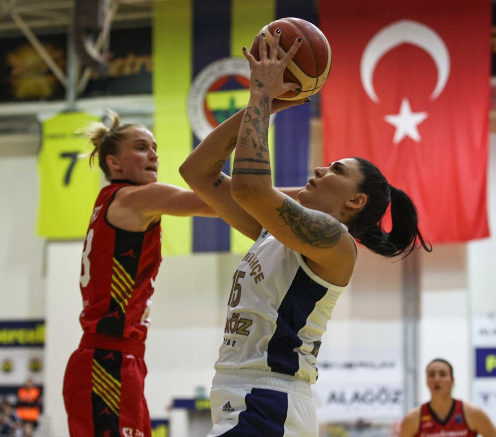 Fenerbahçe Alagöz zirveyi bırakmıyor