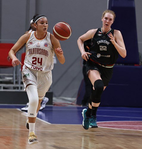 Fenerbahçe Alagöz zirveyi bırakmıyor