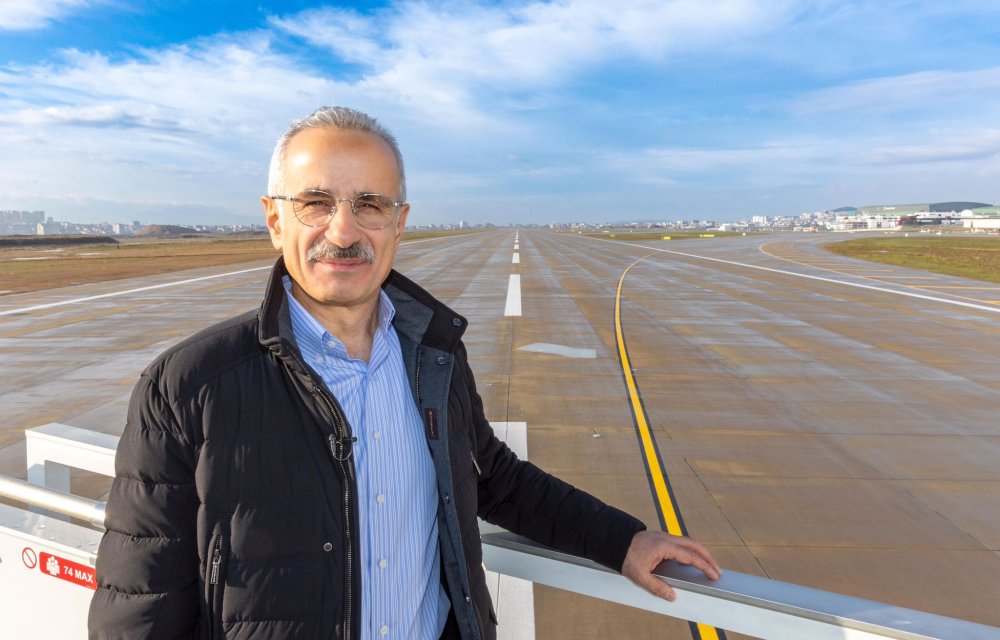 Bakan Uraloğlu Sabiha Gökçen'in pistini inceledi