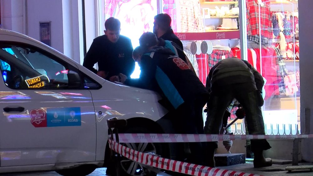 İstiklal Caddesi'nde doğal gaz kaçağı alarmı!