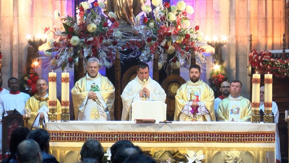 Saint Antuan Kilisesi'nde Noel Ayini