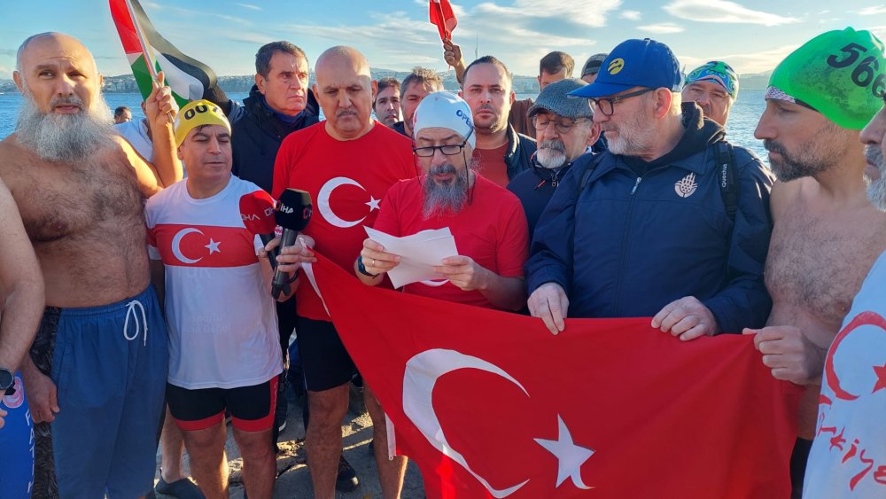 'Sarayburnu Fatihleri' Gazze için yüzdü