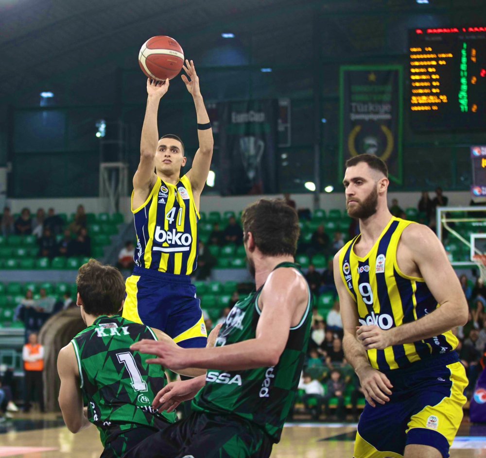 Fenerbahçe, Darüşşafaka'yı rahat geçti