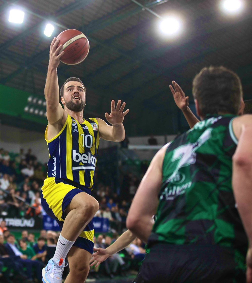 Fenerbahçe, Darüşşafaka'yı rahat geçti