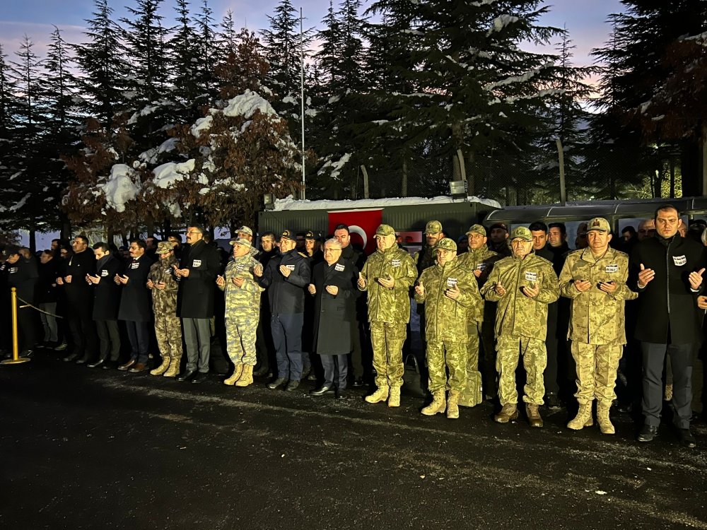 Pençe-Kilit şehitleri, Hakkari'deki törenin ardından memleketlerine uğurlandı