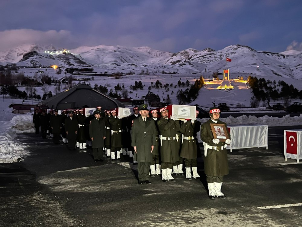Pençe-Kilit şehitleri, Hakkari'deki törenin ardından memleketlerine uğurlandı