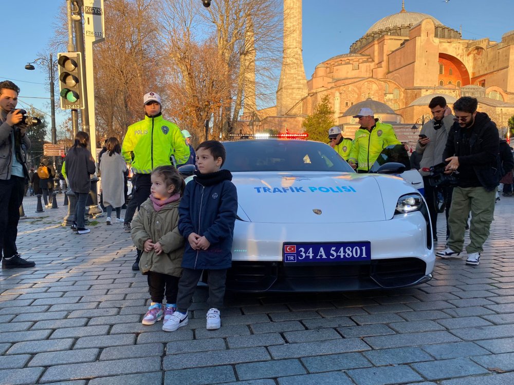 Lüks polis araçlarına yoğun ilgi: 'Film çekiliyor sandık'
